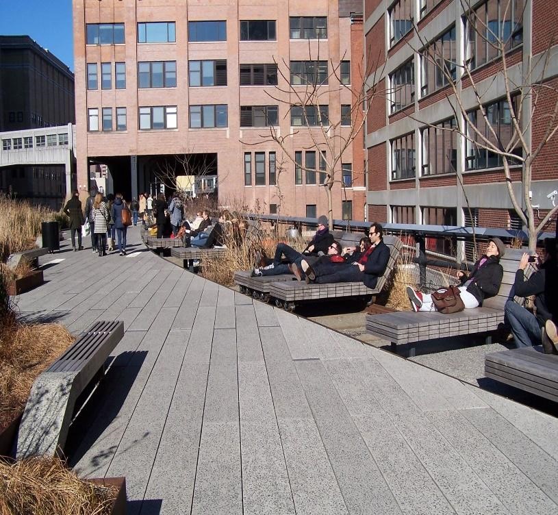 تصویر همراه نوشتهٔ پیاده راه High Line در شهر نیویورک