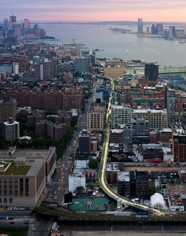 تصویر همراه نوشتهٔ پیاده راه High Line در شهر نیویورک